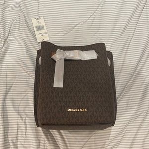 Michael Kors bucket bag messenger brown monogram